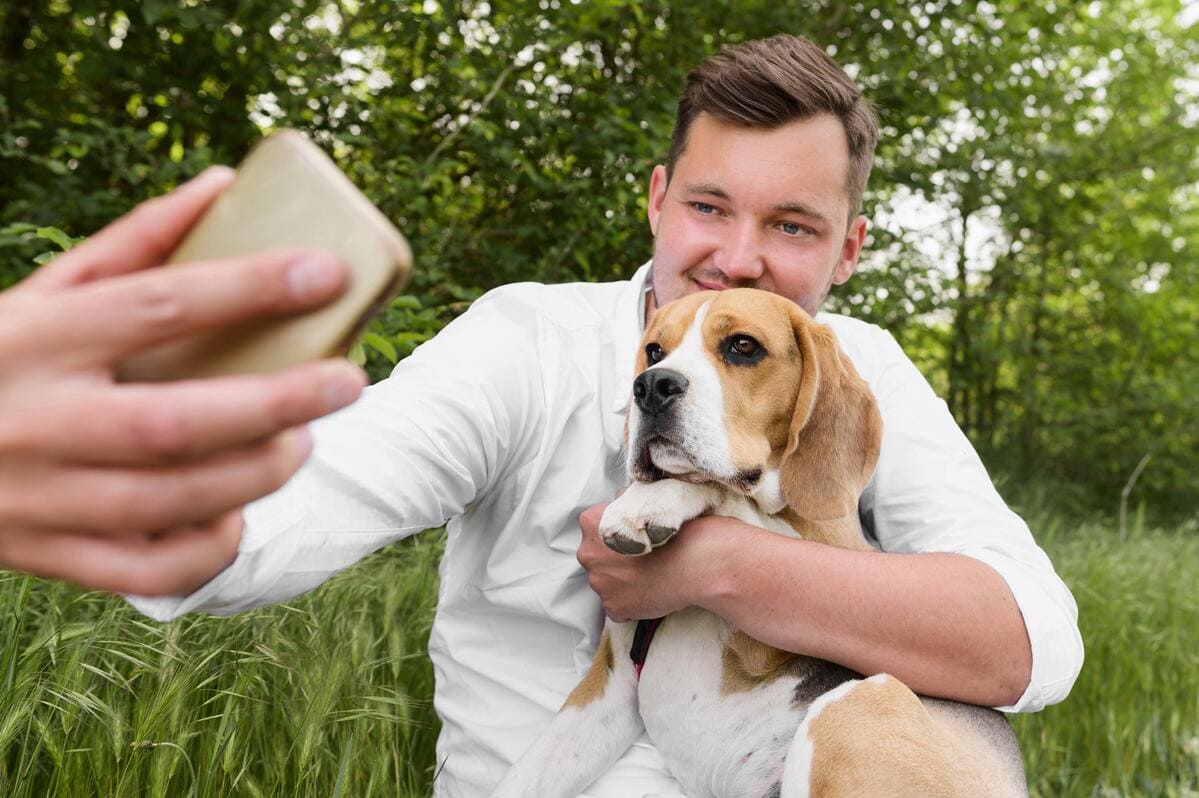 adult-male-taking-selfie-with-dog (2)